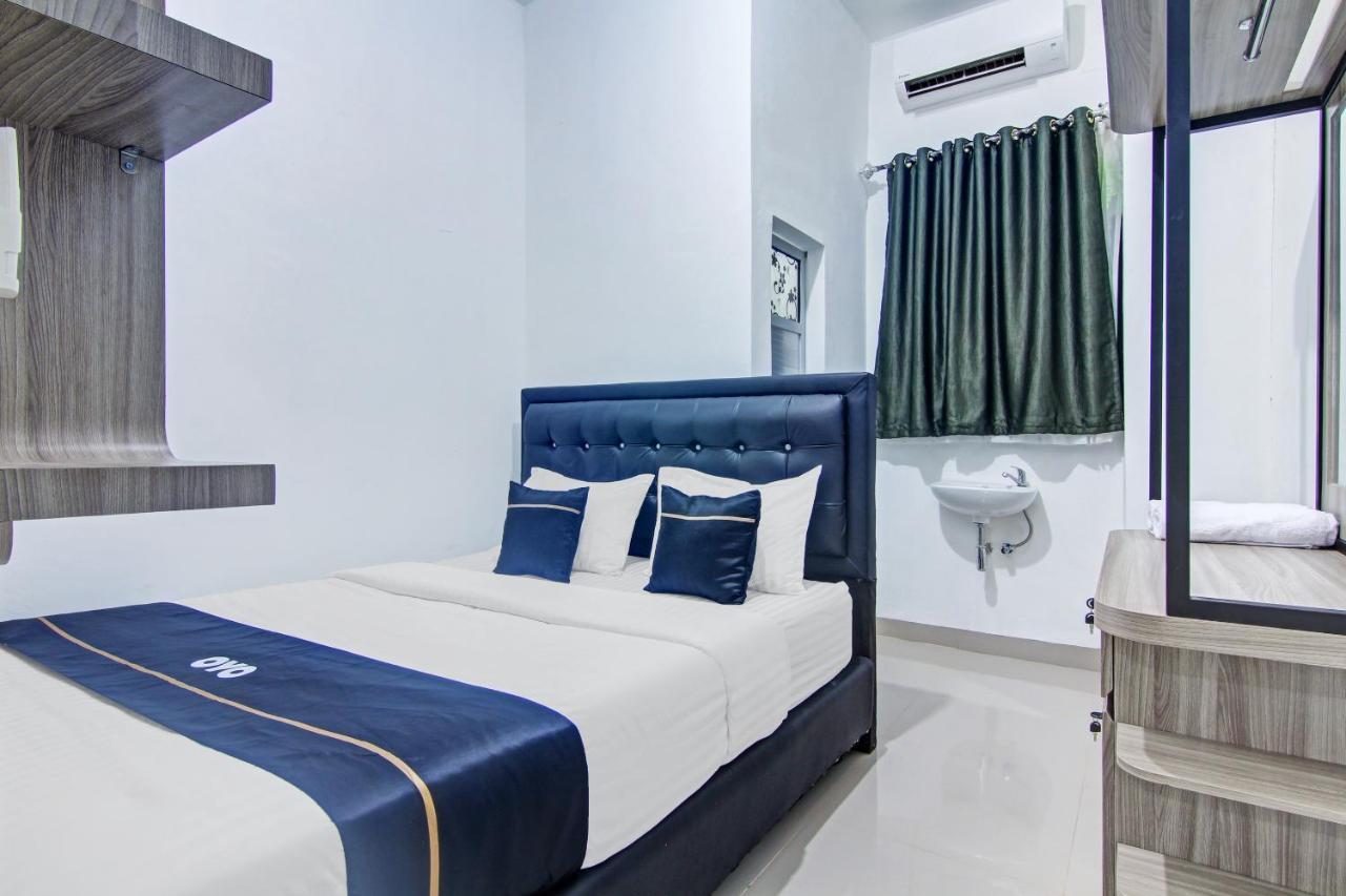Oyo 90704 Nabila Residence Syariah Паданг Экстерьер фото
